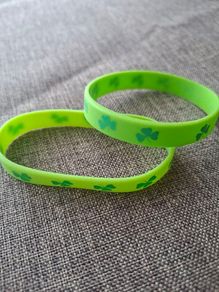 Elastic wrist band shamrock