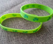 Elastic wrist band shamrock