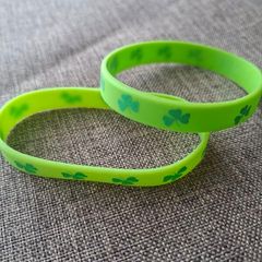 Elastic wrist band shamrock