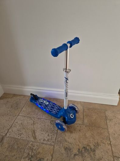 Blue light up 3 wheel scooter
