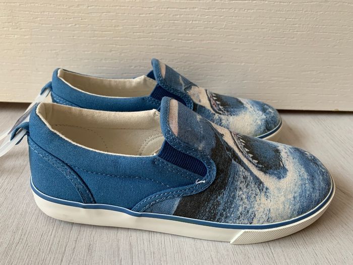 Gap Kids Shark Slip On Shoes UK 1 BRAND NEW