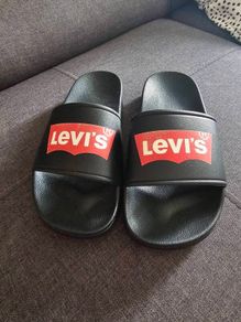 Levis sliders size UK 3