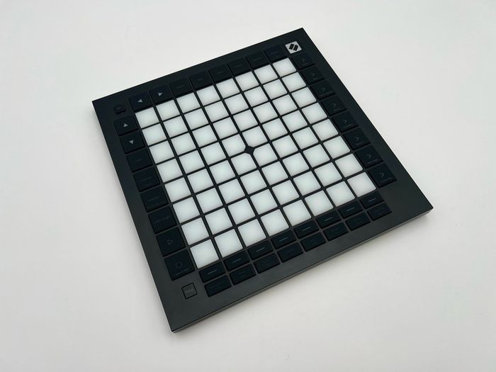 Novation Launchpad Pro MK3 incl UDG Case and Decksaver