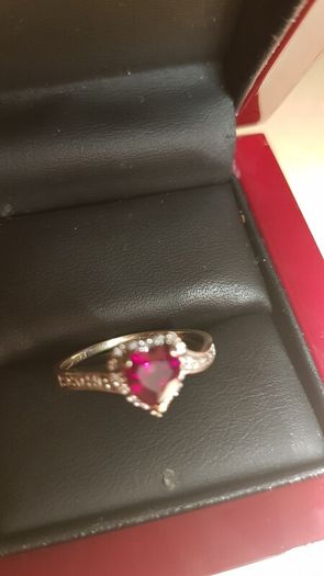 9 ct  gold ring Rubies and diamonds