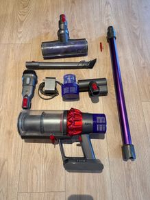 Dyson Cyclone V10 Cordless Vacuum Cleaner + Accessories
