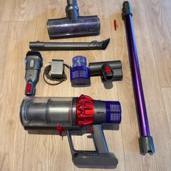 Dyson Cyclone V10 Cordless Vacuum Cleaner + Accessories