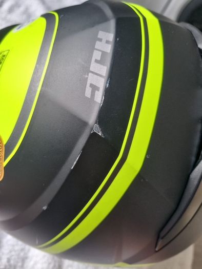 HJC C10 Motorbike Helmet. Used twice (20min all together). Like new. Few scraches like on pictures.