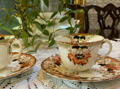 2 vintage cups with plates