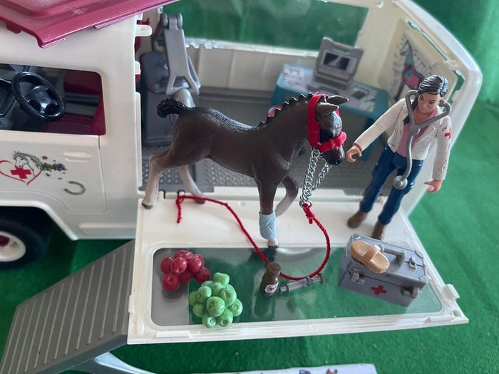 Schleich Horse Club Mobile Vet Van 42370