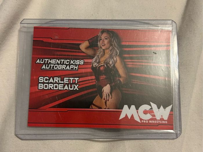 Assortment of autographs