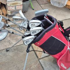 bag of golf clubs