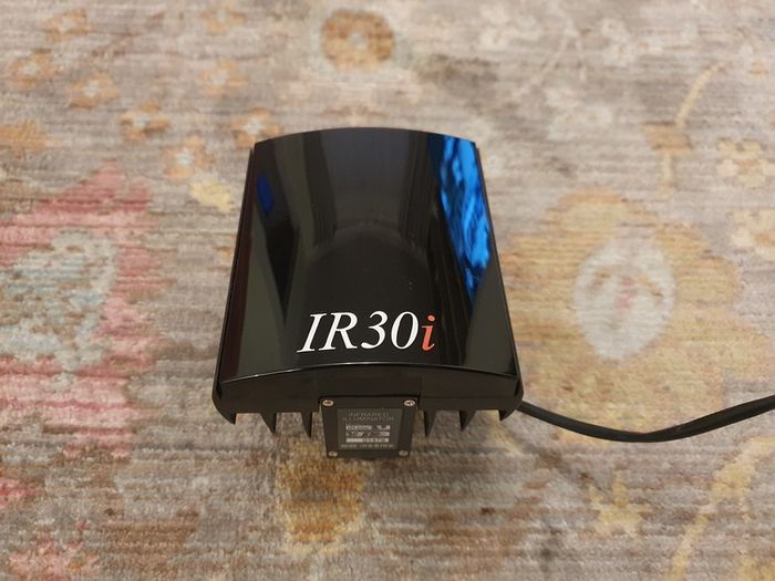 IR30i Short to Medium Range Integrated IR Illuminator 12/24v 30 Deg 30Mts