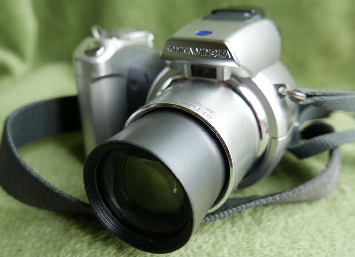 Konica Minolta Dimage Z2 4MP Digital Bridge Camera Working Tested