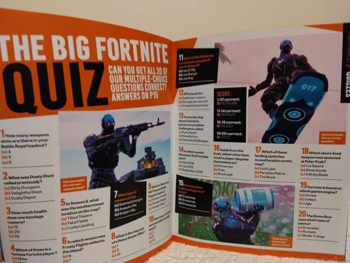 Fortnite Books and stickers in metal Tin case
