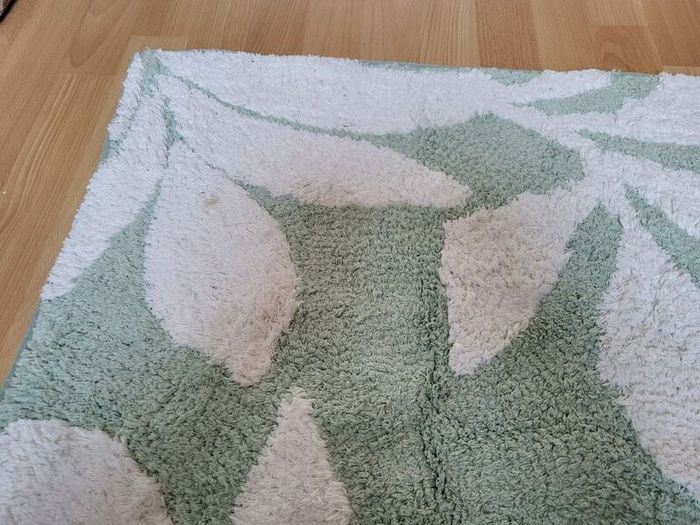 Soft floral rug, 129x78cm