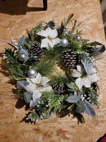 Large wreath like new