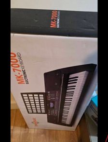 MK-7000 Electronic Keyboard - Barely used