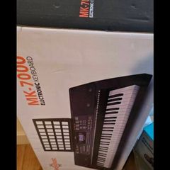 MK-7000 Electronic Keyboard - Barely used
