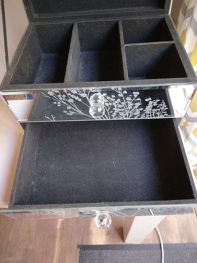 Jewellery box