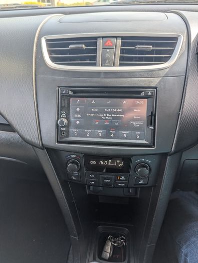 Top Spec Suzuki Swift SZ4 - 2014 (142)