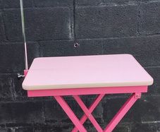 Dog grooming table