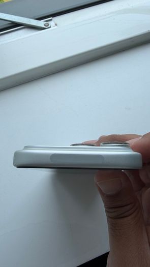 Apple iPhone 17 Pro 256GB Silver with Free Torras 360 Stand Case. Unlocked (US eSIM). Bent Frame. Fully Working