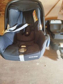 Maxi Cosi Cabriofix Infant Car Seat with 2 Isofix Bases