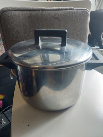 2x 20cm ikea Kitchen pots