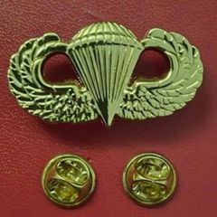 US airborne qualification badge.