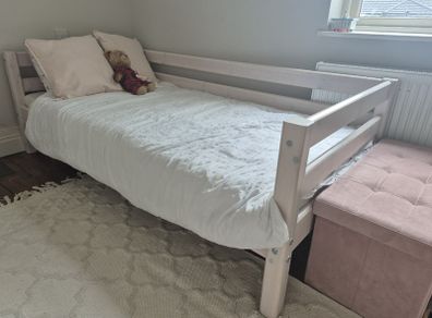 Single Bed (with safety rail)