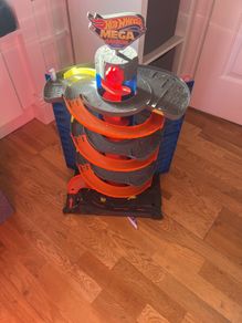 Bundle of Hot wheels, tower, and 2 tracks