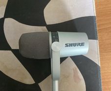 120 THIS WEEK ONLY NEED GONE Professional Microphone - Shure MV7 w/ cable & table clamp