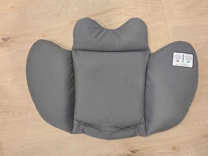 Cybex Cloud T Car Seat And ISOFIX Base
