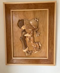 Wooden friends kiss frame wall decor carving