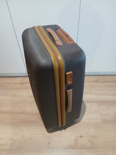 Large Hard Shell Suitcase 67cm: Wheeled Travel Luggage