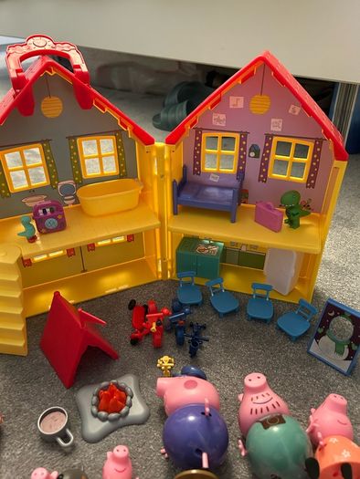 peppa pig, house, boat, plane,camper, rocket