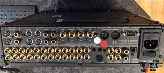 Meridian 561 Pre-Amp/DAC/Surround Processor