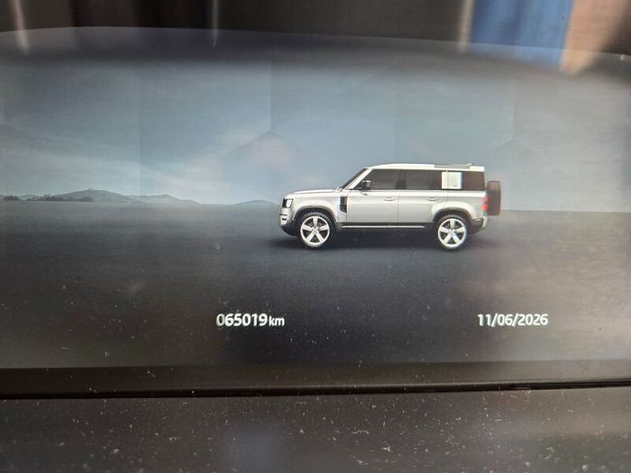 Land Rover Defender 2024