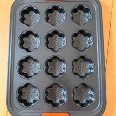 Les Creuset snowflake cupcake