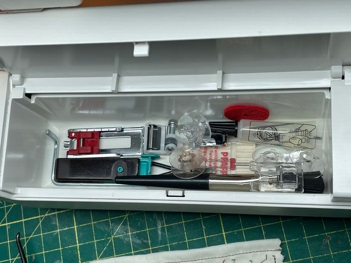 PFAFF Stretch & Jeans Sewing Machine - Just Serviced - Like new!