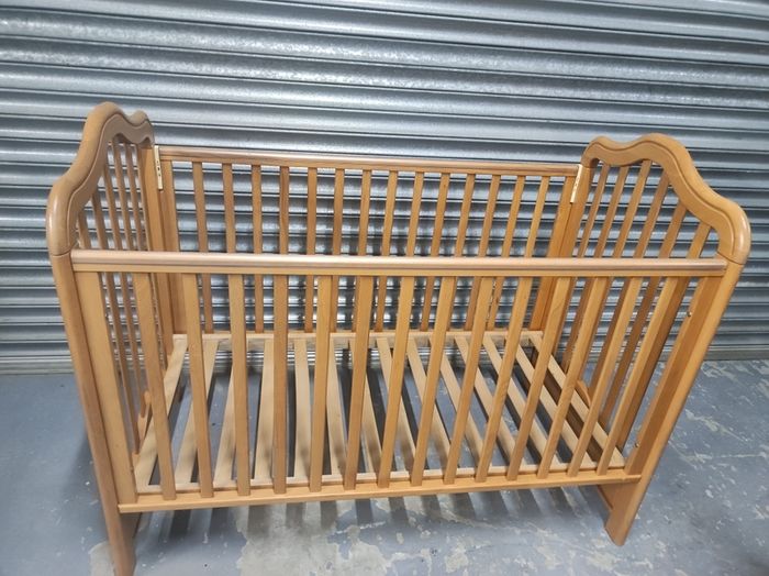 2 baby cots