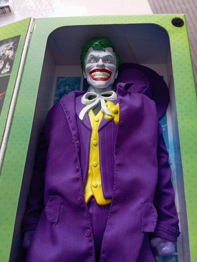 DC The joker (batman) 20inch figure with cloth coat and hat