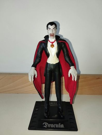 Universal Monsters  Dracula Bendyfigs  The Noble Collection