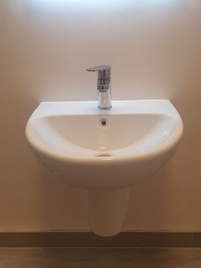 En suite sink