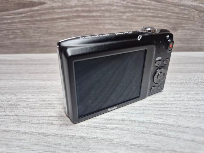 Nikon S3100 Digital Compact Camera Working w/ Nikkor 5x Wide Optical Zoom Lens