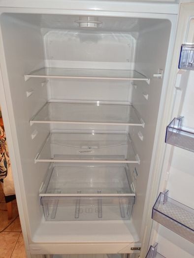 Beko Fridge Freezer 270L Fully Working Reversible Door