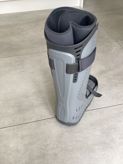 Medical Boot. Size Large.