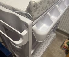 Free changing and bath unit