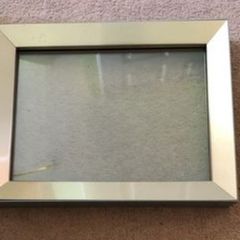Glass photo frame Size:5x7  Small scratch on top of frame as shown