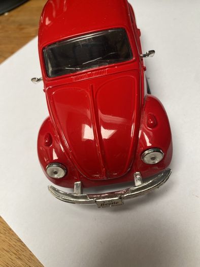 Maisto.volkswagen BW Beetle red midst scale 1:24  die cast VW